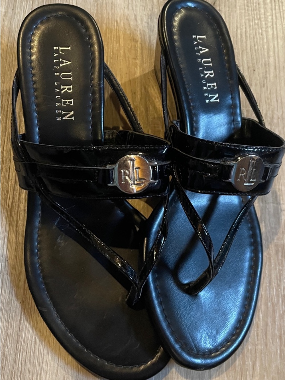 Lauren Ralph Lauren Black Patent Thong Sandals with RL Medallion - Picture 1 of 6